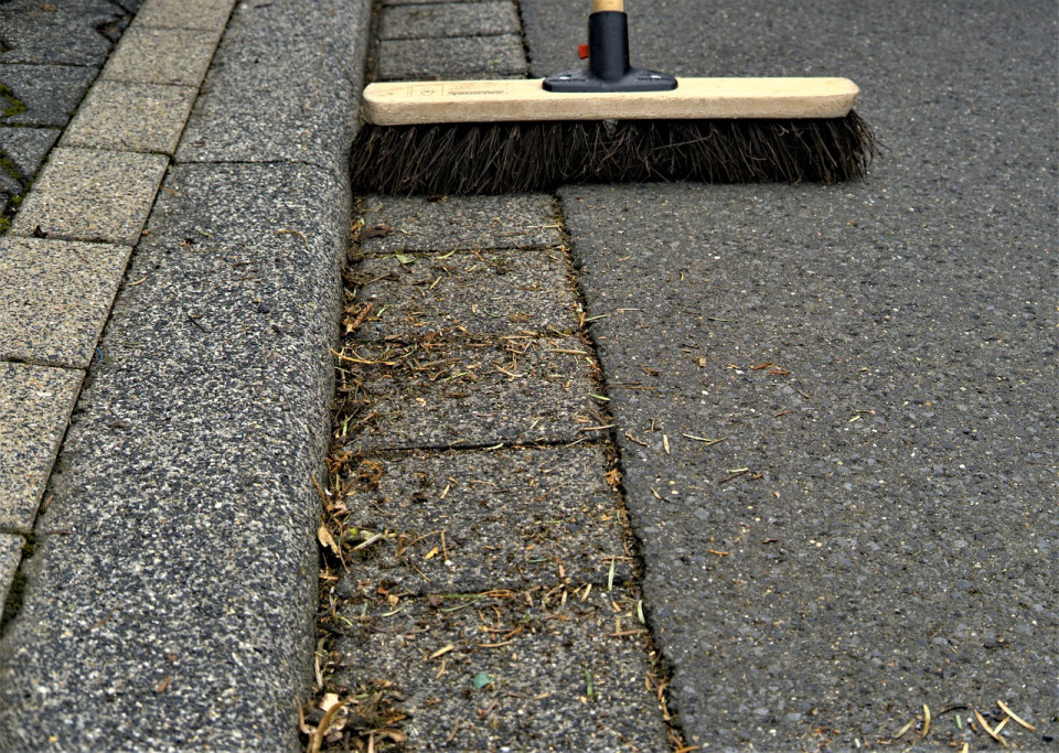 dirty-roadside-7032962_1280.960x0-aspect.jpg
