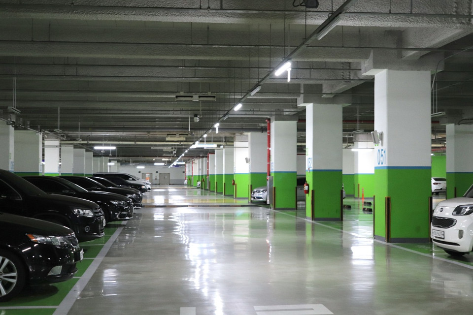 parking-lot-4061323_1280.960x0-aspect.jpg